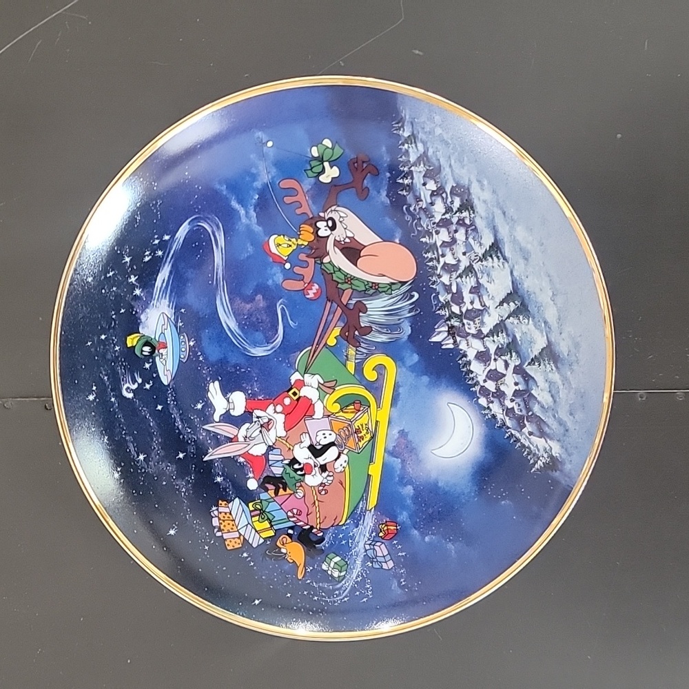 Disney Collectors Plate Whats Up Santa